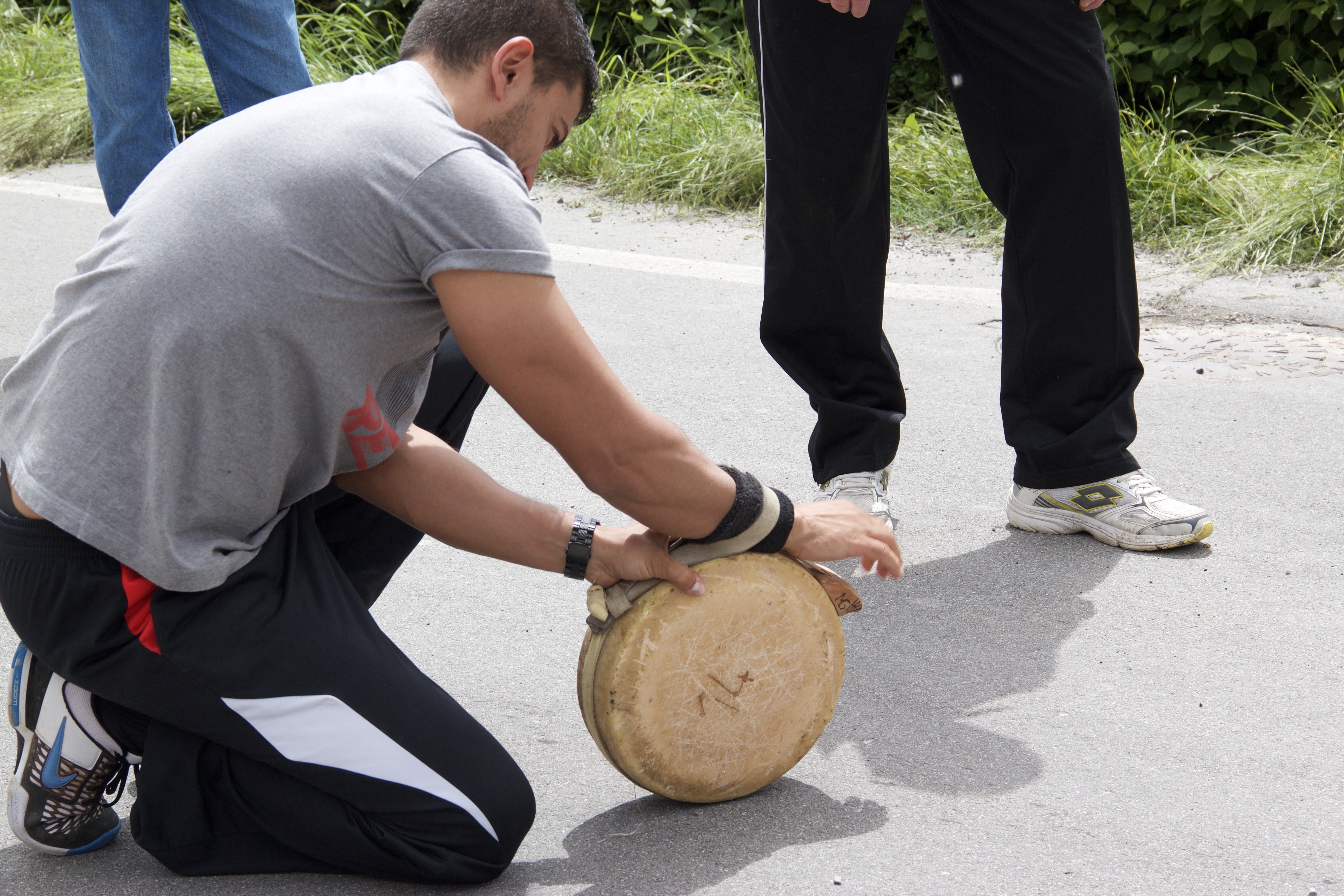 Cheese-throwing in Castiglione